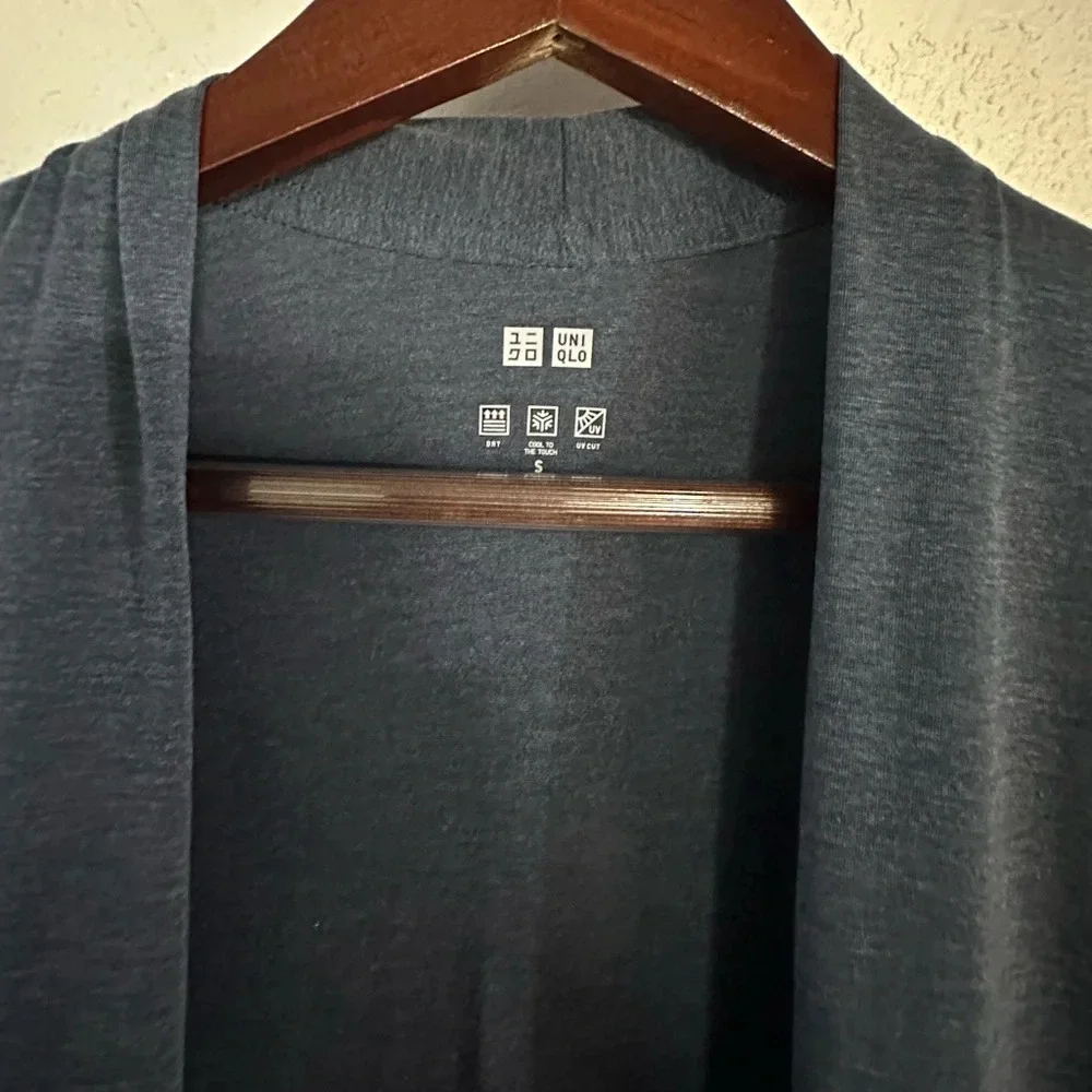 UNIQLO AIRism UV Protection Blue Long Sleeve Cardigan, Size S - Picture 3 of 5